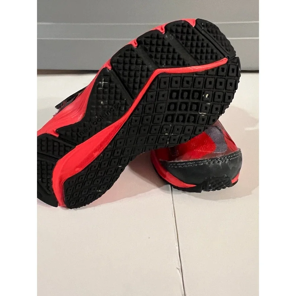 Toddler size 5 Nike Shoes (s-172)